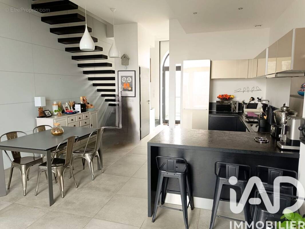 Photo 1 - Appartement à SAINT-JUST-SAINT-RAMBERT