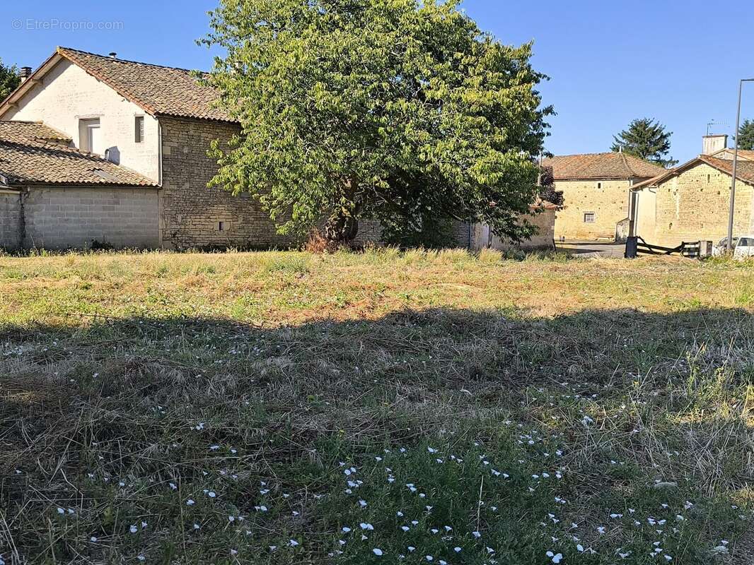 Terrain 618 m² à Melleran  - photo 3