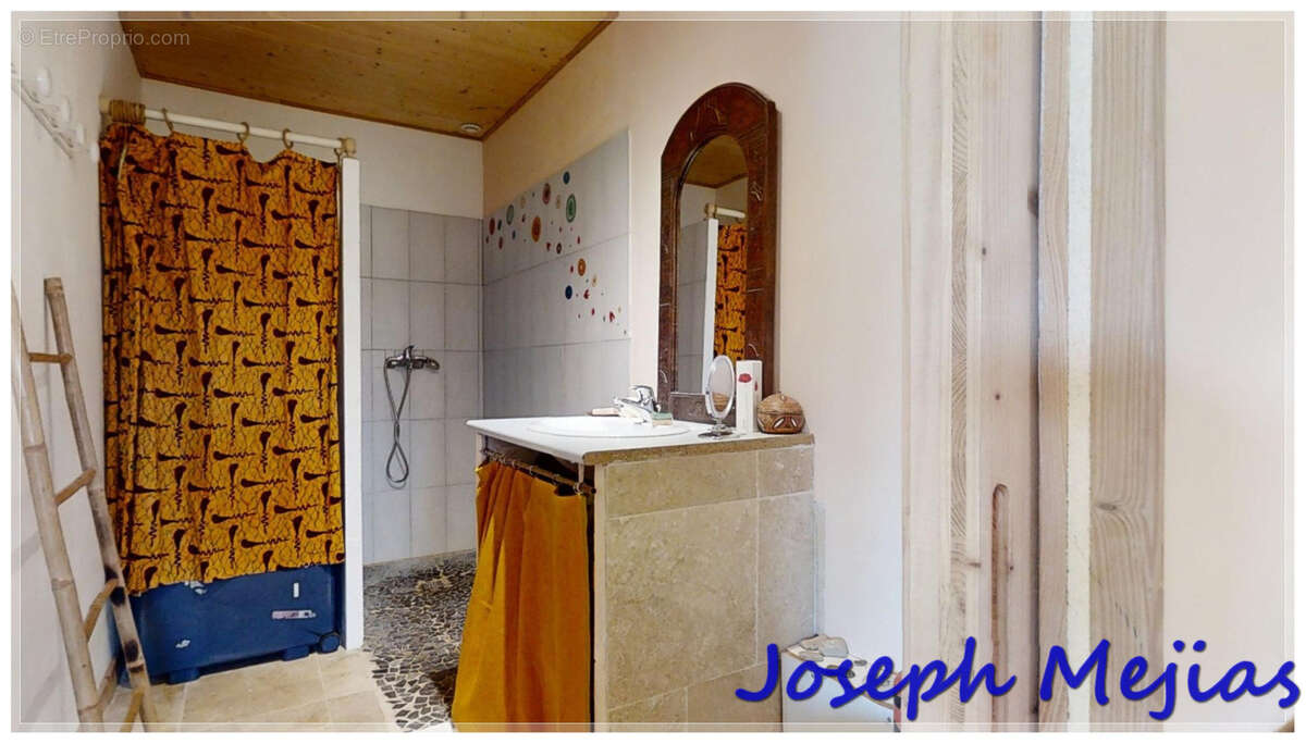 Maison à SAINT-ETIENNE-DE-SERRE