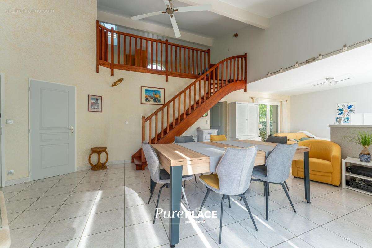 Maison à AMBARES-ET-LAGRAVE