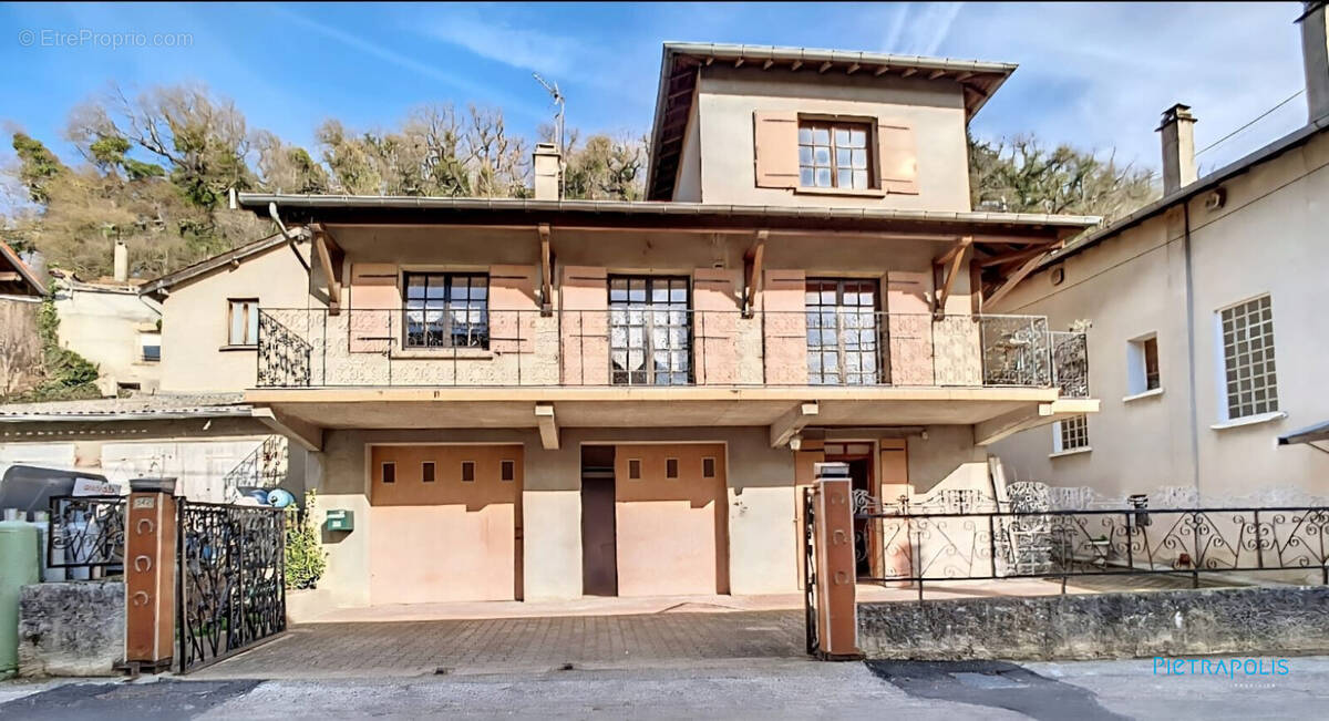 Maison à VILLENEUVE-DE-MARC