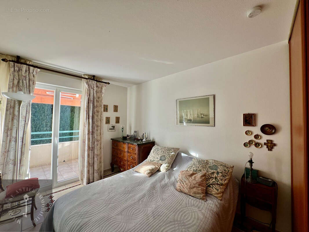 Appartement à SAINT-LAURENT-DU-VAR