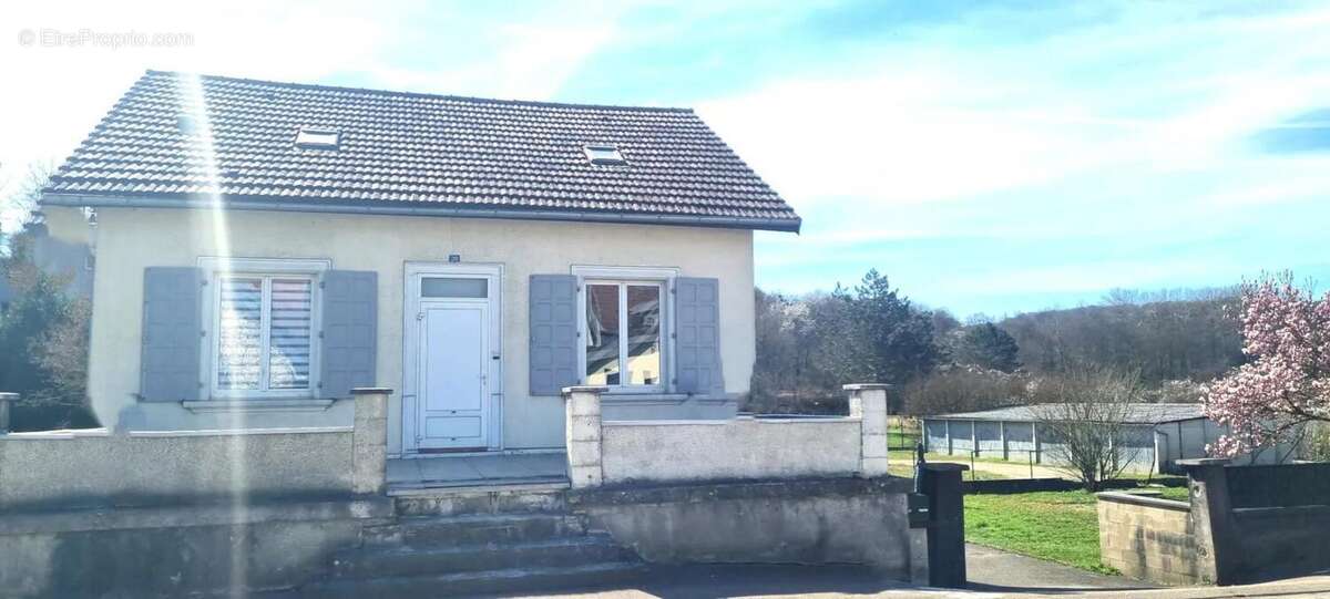 Maison à VOUJEAUCOURT