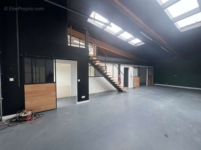 Commerce à SAINT-VIVIEN