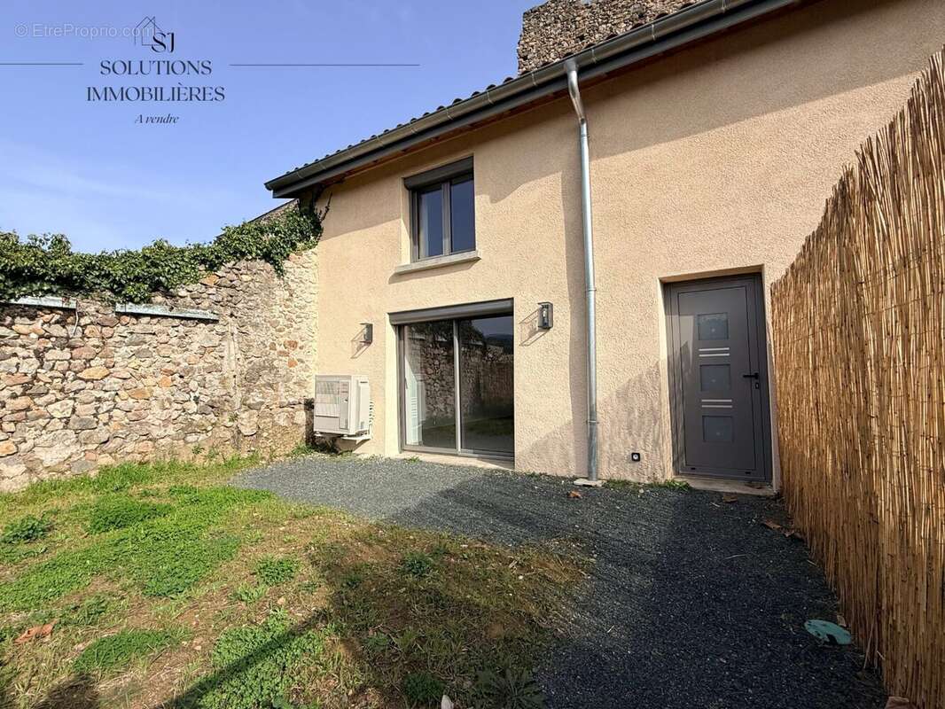 Maison à LES ROCHES-DE-CONDRIEU