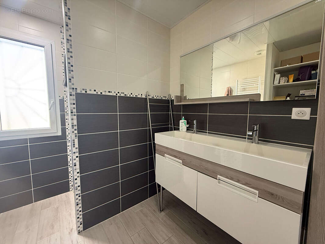 Maison à SAINT-LEONARD-DE-NOBLAT