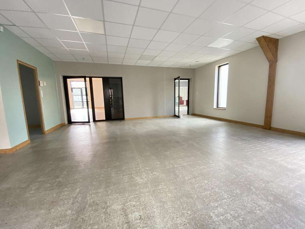 Photo 6 - Commerce à LA FOUILLOUSE