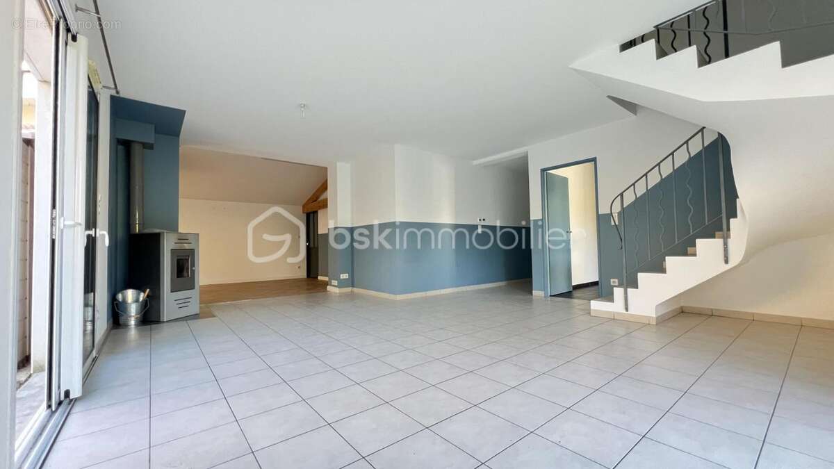 Maison à COLLONGES-AU-MONT-D&#039;OR