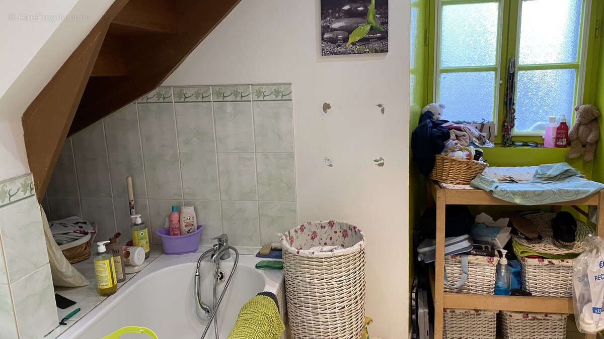 Maison de bourg et trés jolie dépendance 170 m2 et du terrain au centre de Tiffauges 232500 € frais d'agence i - photo 14