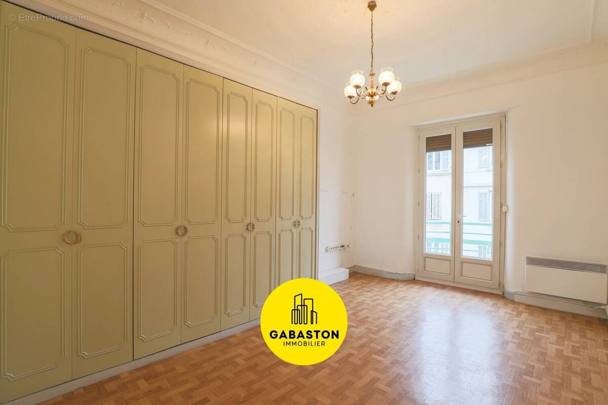 Appartement à MARSEILLE-4E
