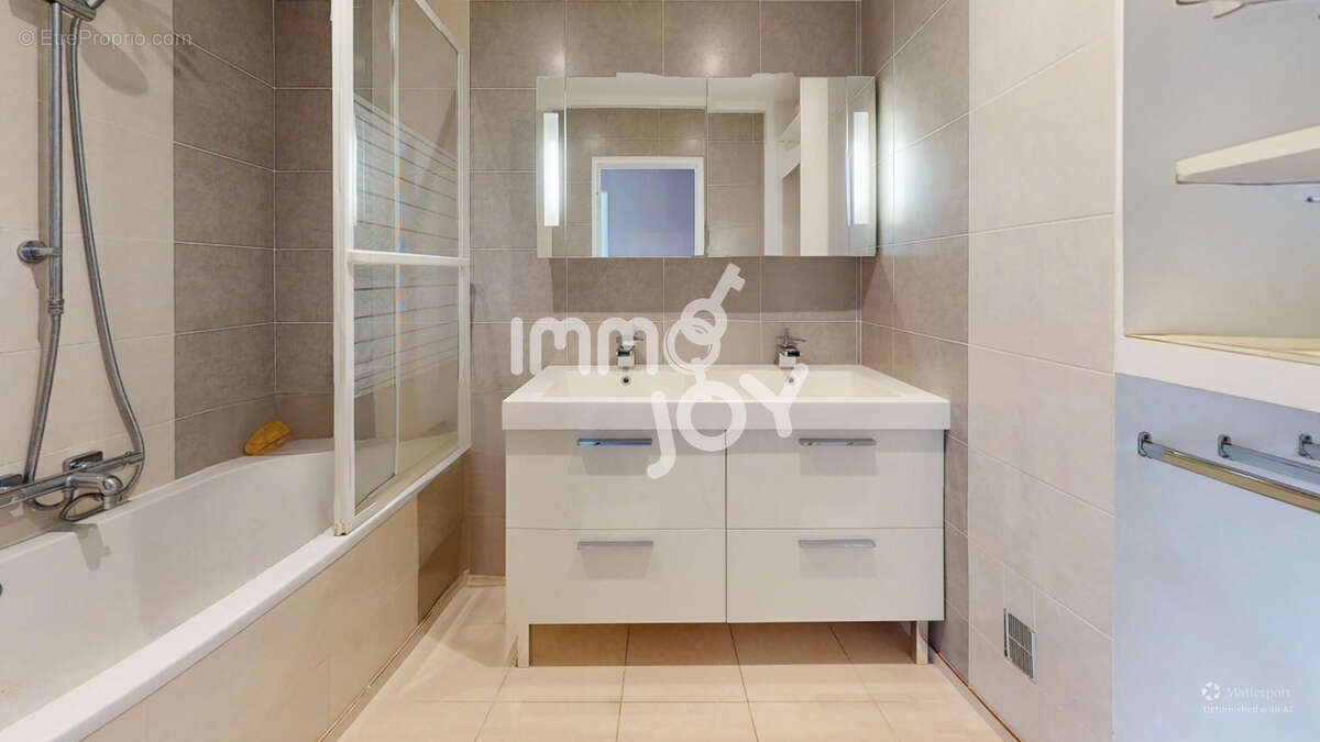 Appartement à BEAUZELLE