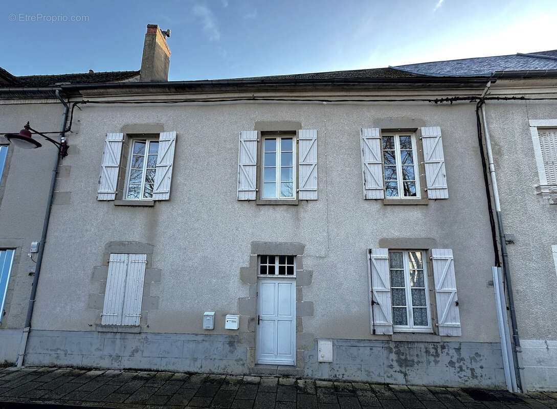 Appartement à CHAMBON-SUR-VOUEIZE