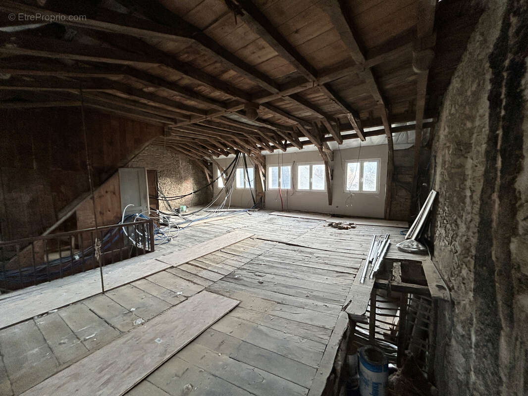 Appartement à CORREZE