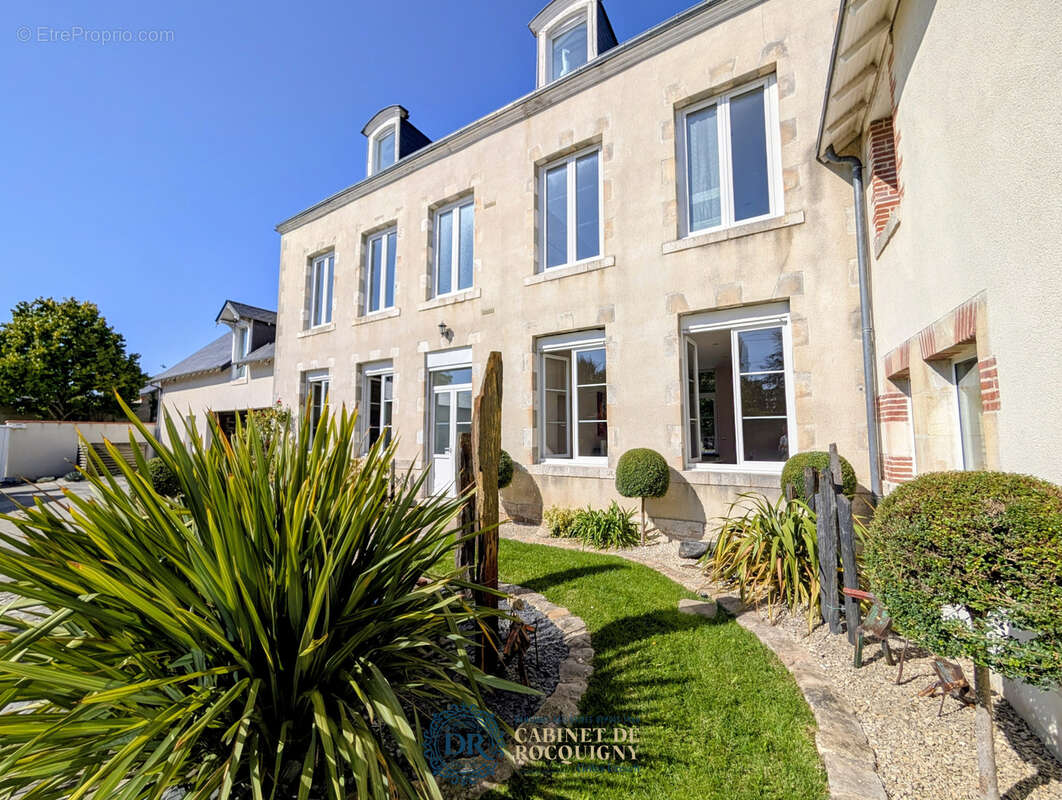 Maison à SAINT-JEAN-DE-BRAYE