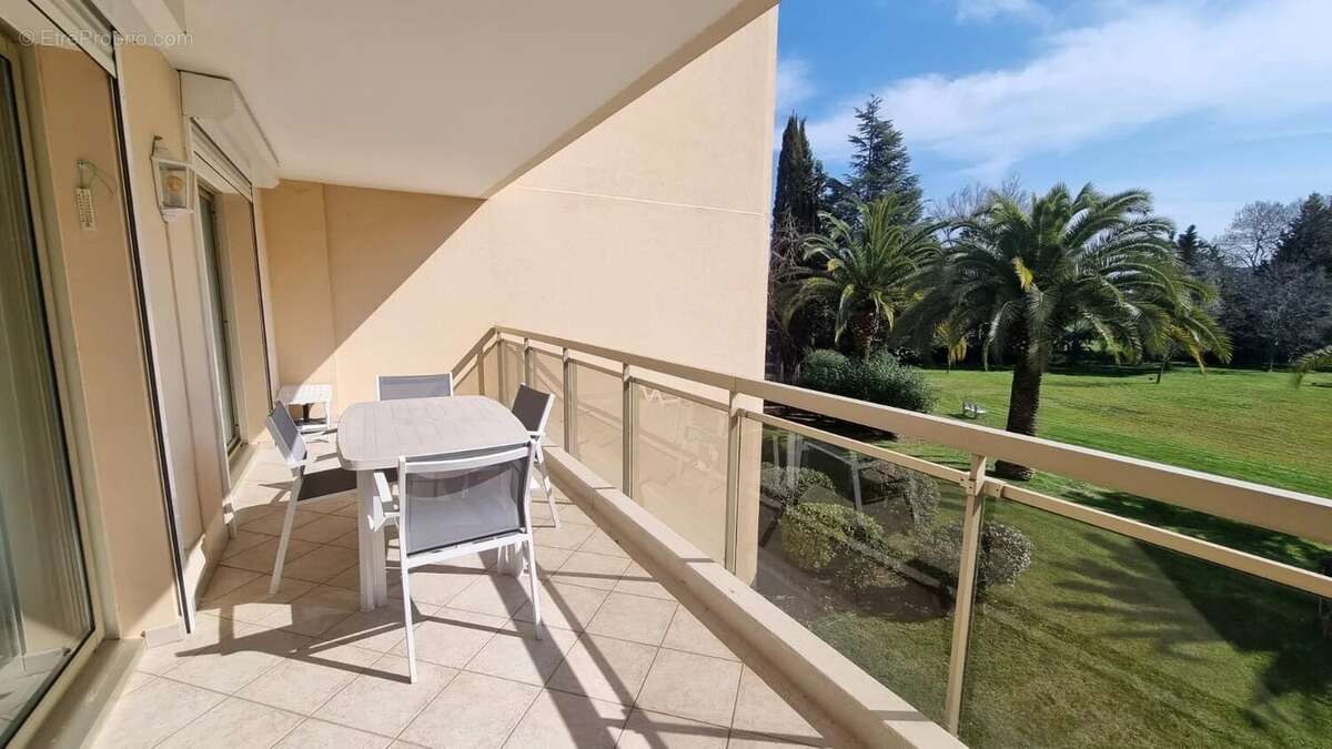 Appartement à MANDELIEU-LA-NAPOULE