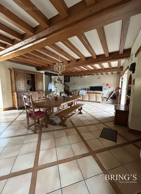 Maison 180 m² à Arconnay  - photo 8