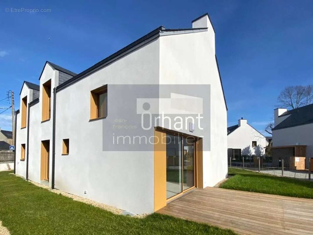 Maison à LARMOR-BADEN