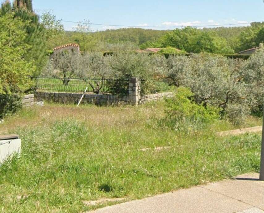 Terrain 572 m² à La Roque-D'antheron  - photo 3
