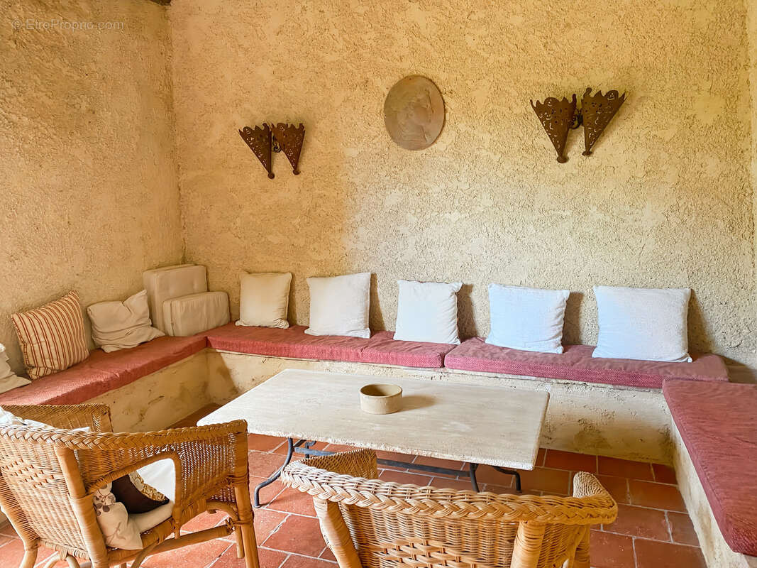 À Vendre – Maison de village en pierre (6 pièces) de 227 m² à Bazian (Gers) avec cour et jardinet - photo 21