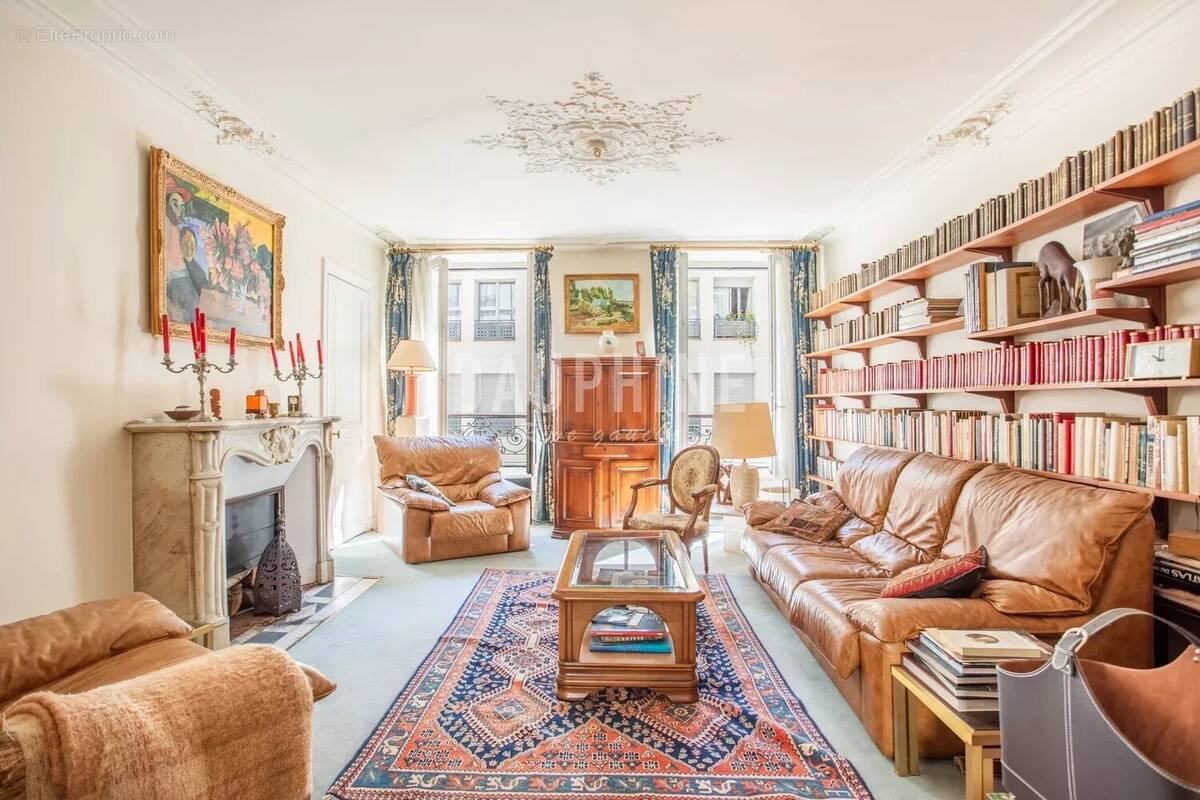 Appartement à PARIS-7E