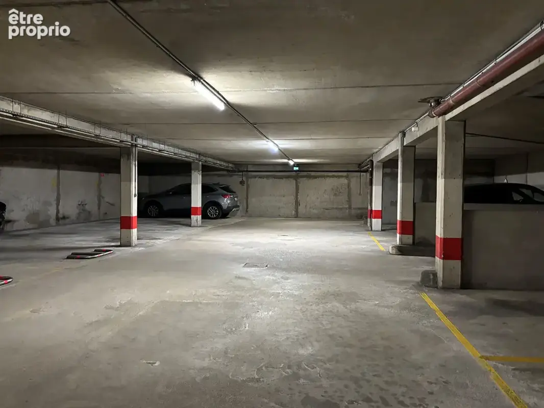 Rare  auray parking plein centre - photo 3