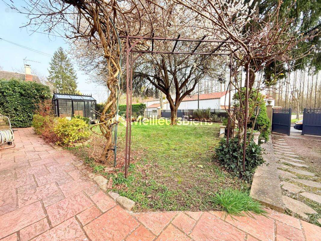 Maison à AUVERS-SUR-OISE