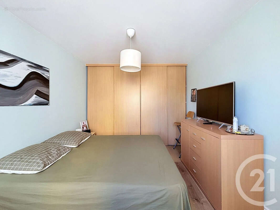 Appartement 79 m² à Combs-La-Ville  - photo 5