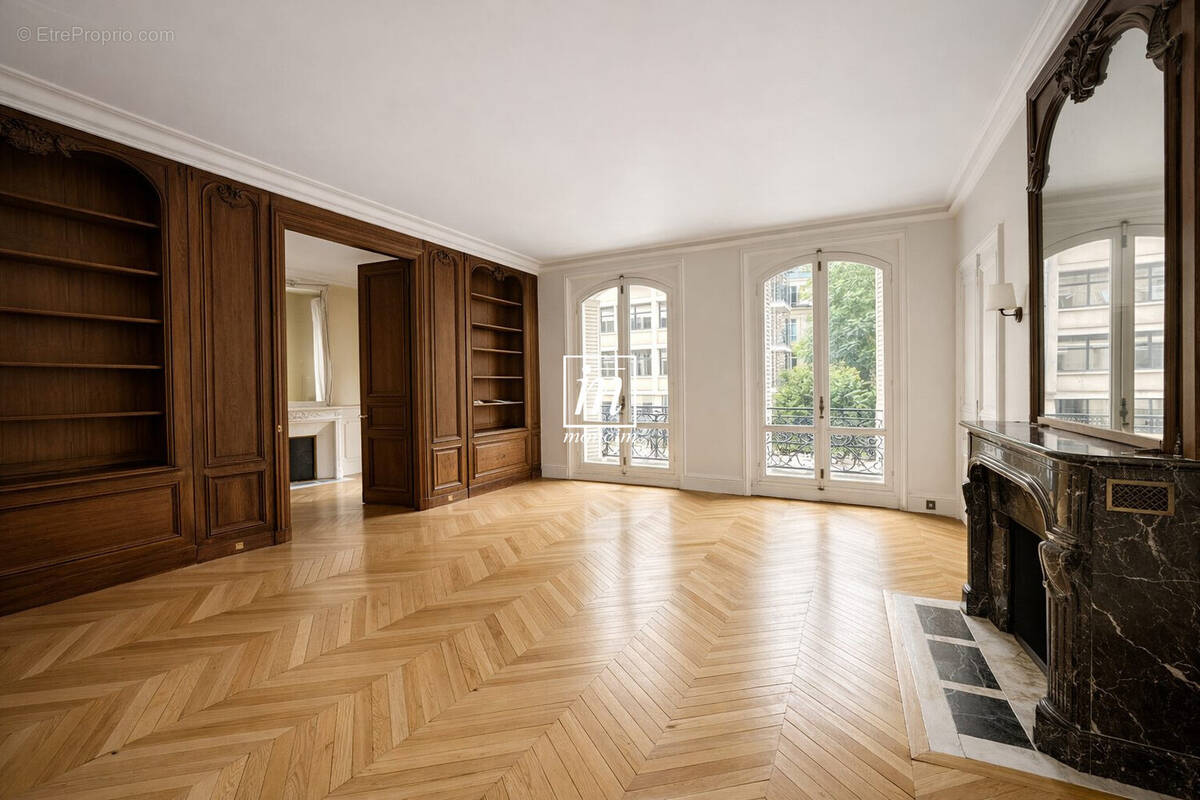 Appartement à PARIS-8E