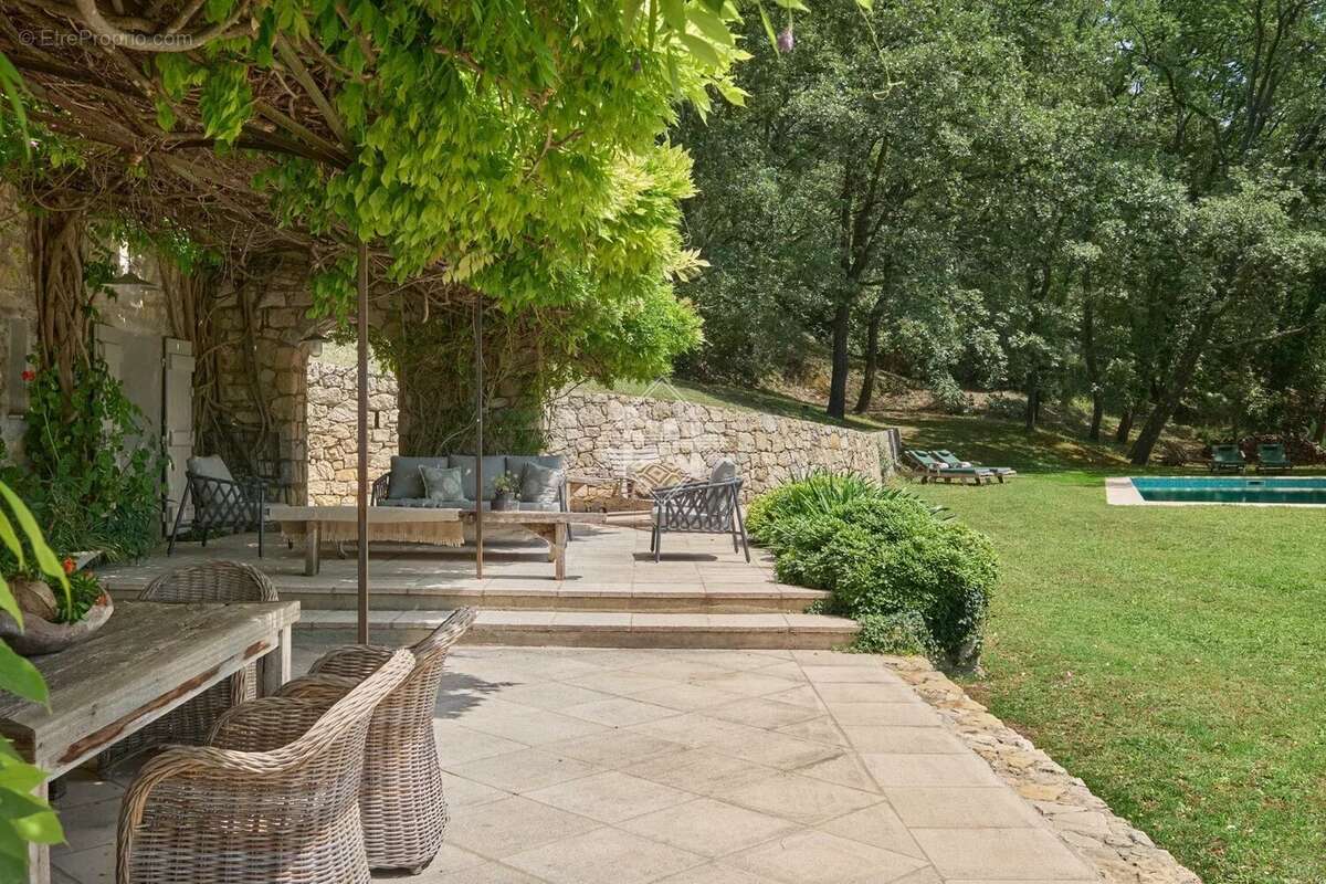 Maison à CHATEAUNEUF-GRASSE