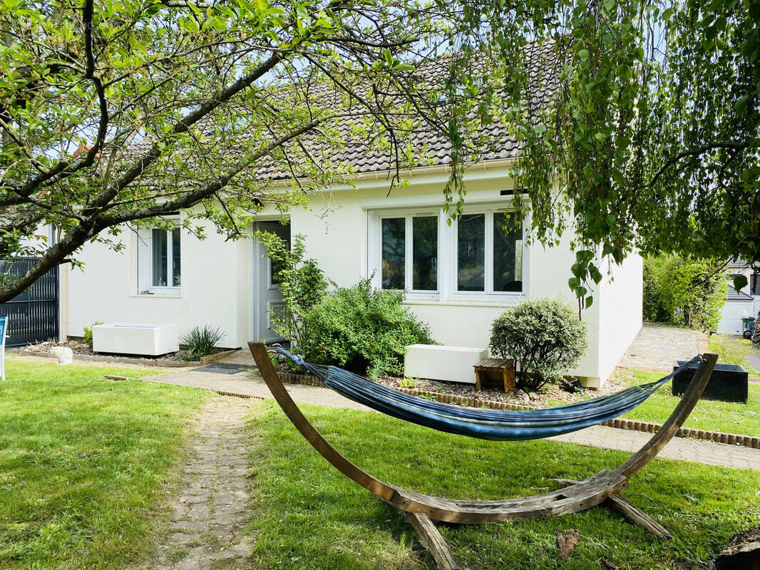 Maison à LA QUEUE-LES-YVELINES