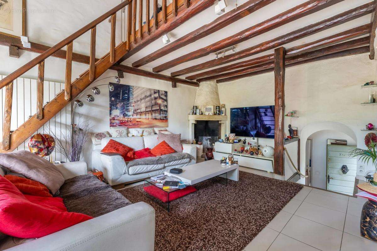 Maison à VERRIERES-LE-BUISSON