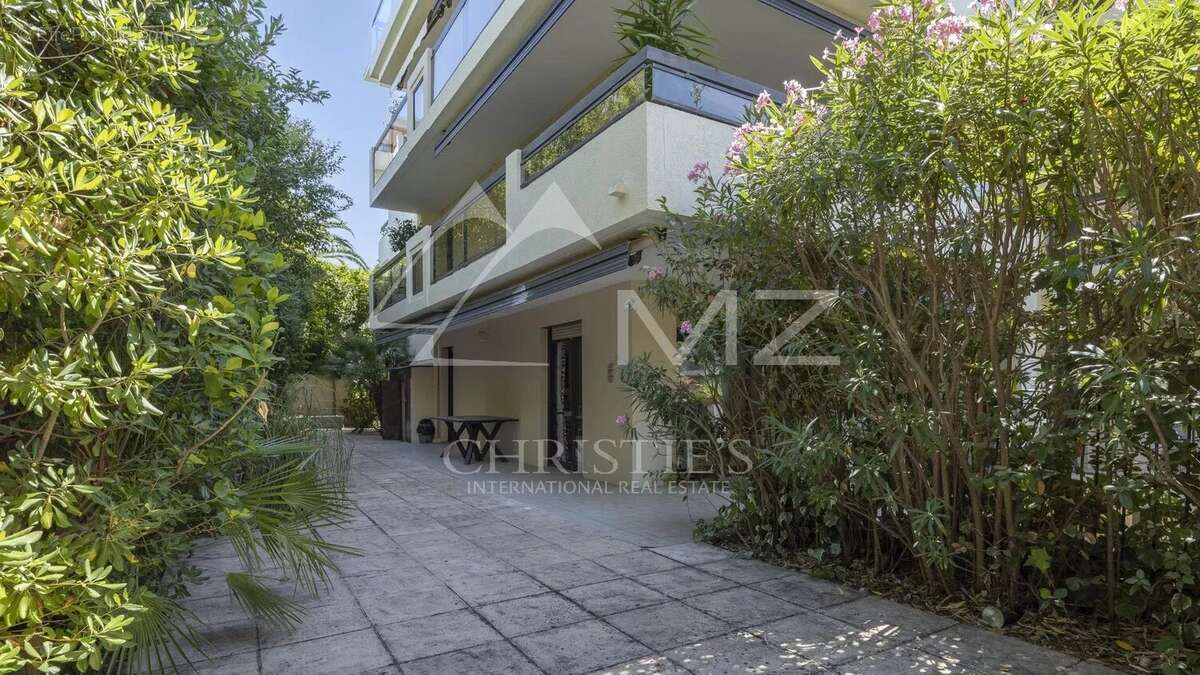 Quartier Montrose, appartement de 3 pièces avec jardin de 148m2 - photo 11