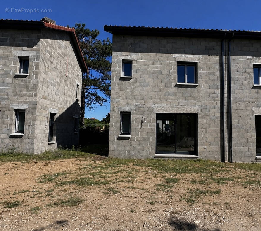 Maison à PONT-DE-CHERUY