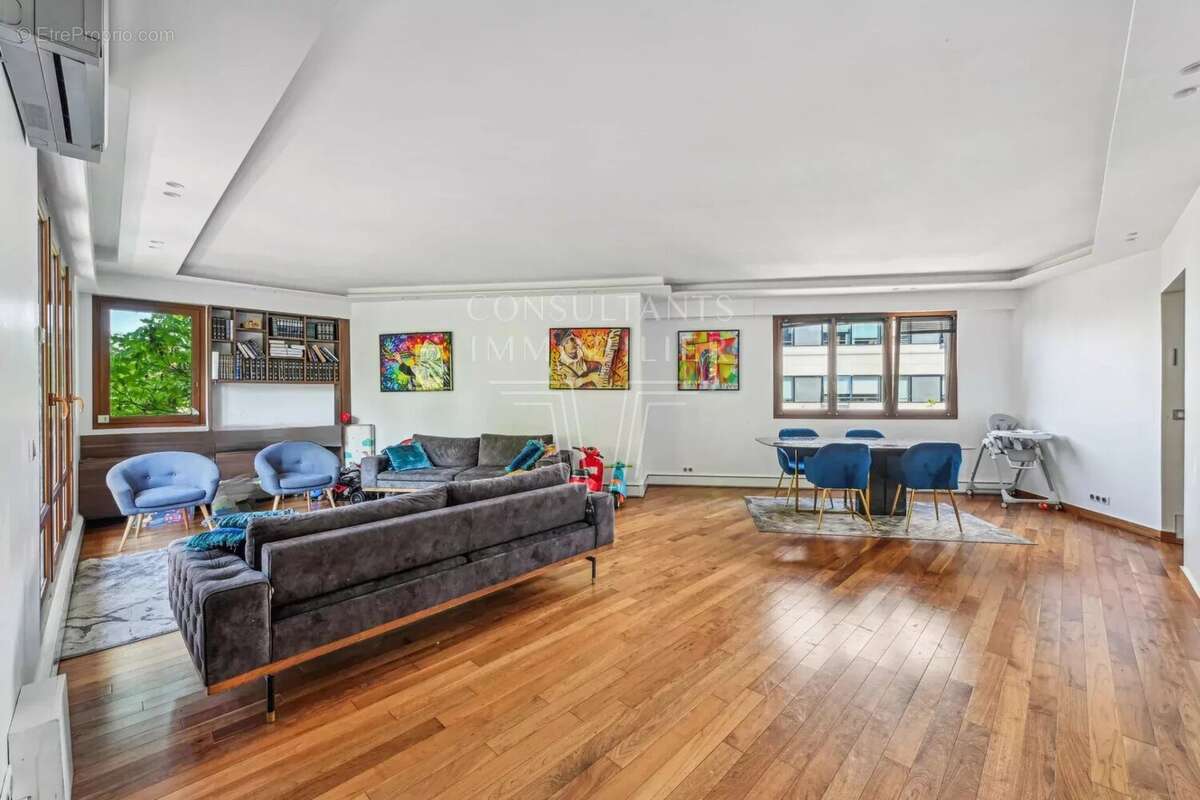 Appartement à NEUILLY-SUR-SEINE