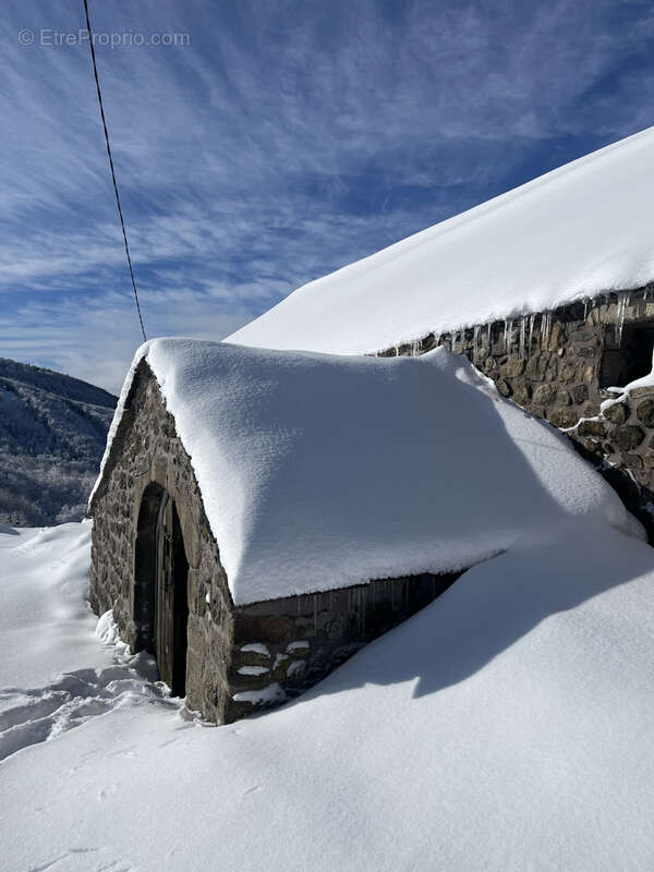 Maison à MEZILHAC