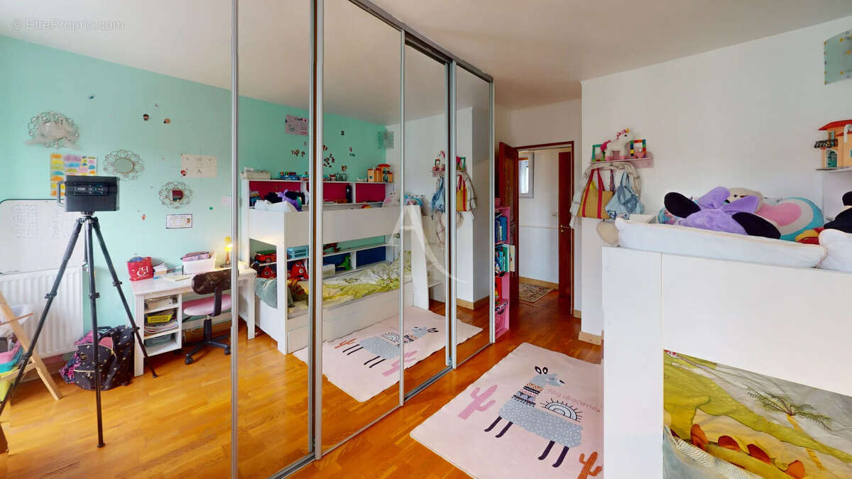 Appartement à L'HAY-LES-ROSES