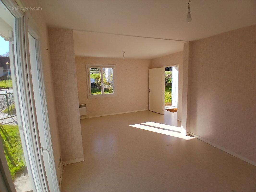 Maison à COURDEMANCHE