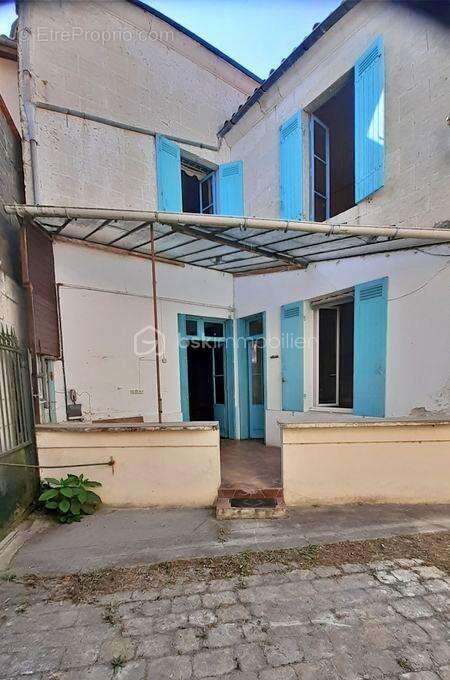 Maison à MONTENDRE