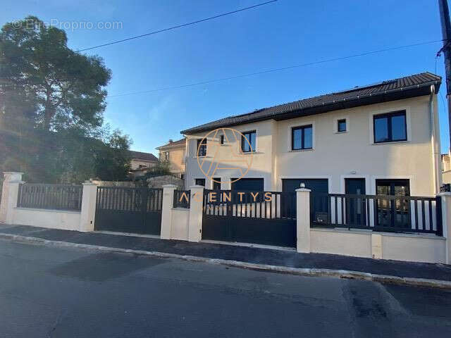 Maison à CHAMPIGNY-SUR-MARNE