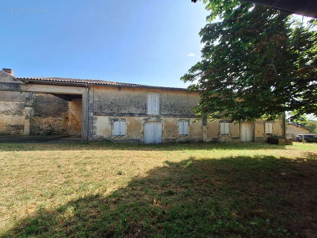 Maison à LOUZAC-SAINT-ANDRE