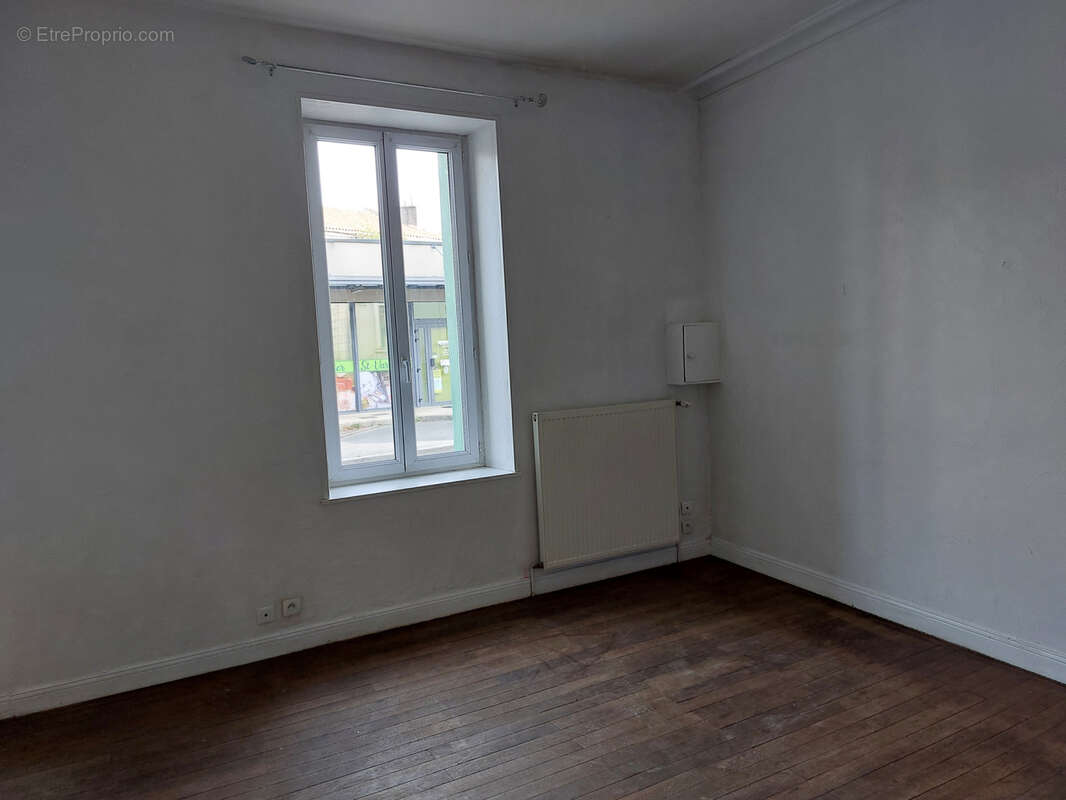 Maison à SAINT-VARENT