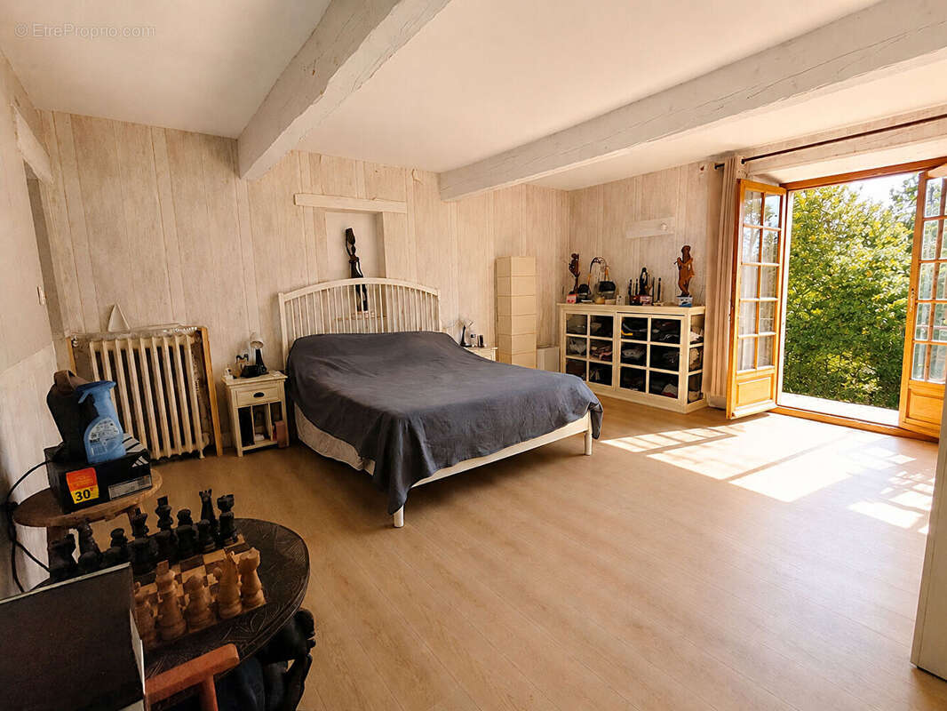 NEOULES Maison à vendre T9 de 320 m² sur 2190m² de terrain avec piscine et garage. - photo 5