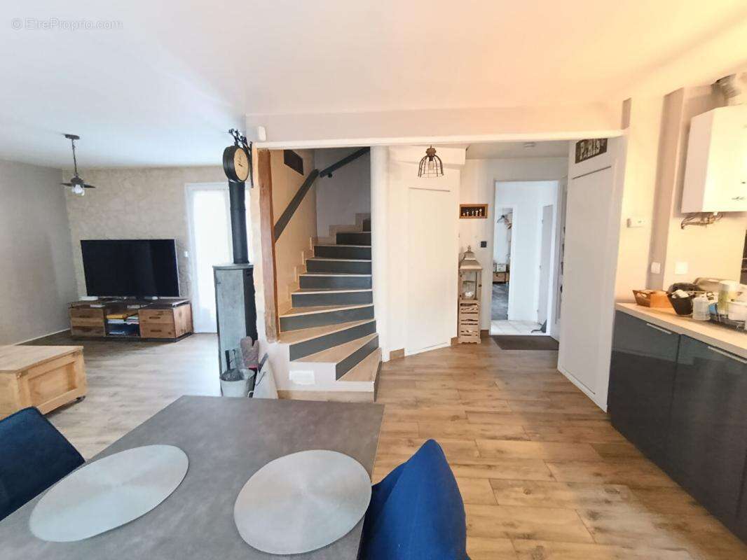 Maison à MOISSY-CRAMAYEL