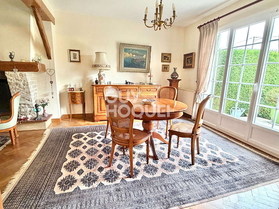 Maison à MENNECY