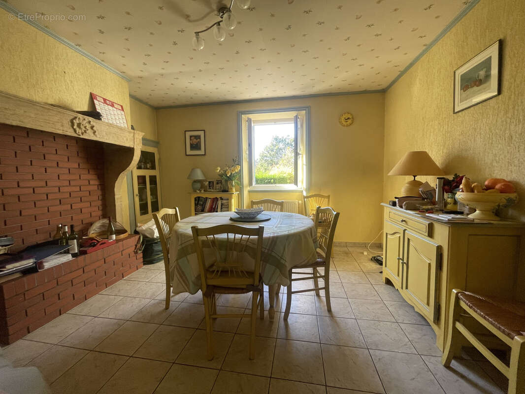 Maison à SAINT-VINCENT-DE-BOISSET