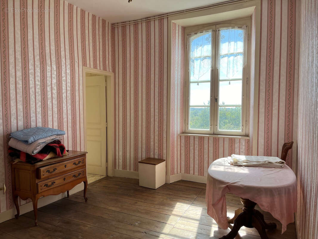 Coussac Bonneval, immeuble de 5 appartements, dépendances et terrain - photo 24