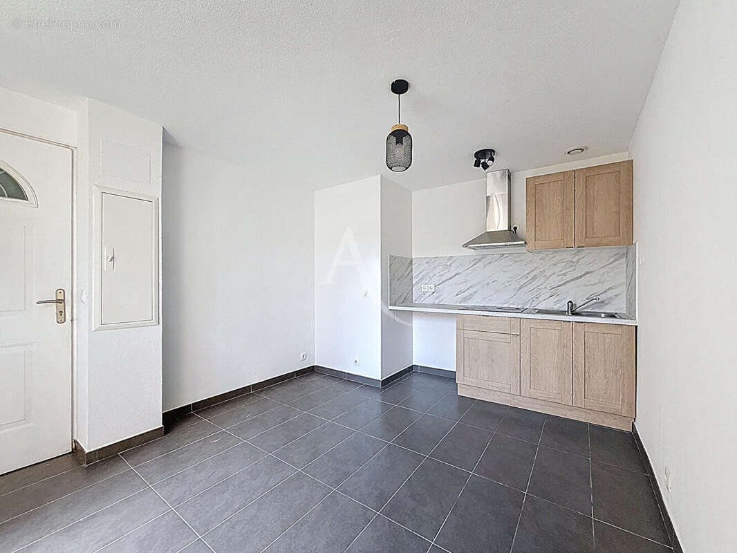 Studio  à Cannes avec  30m²  de toit terrasse - photo 2