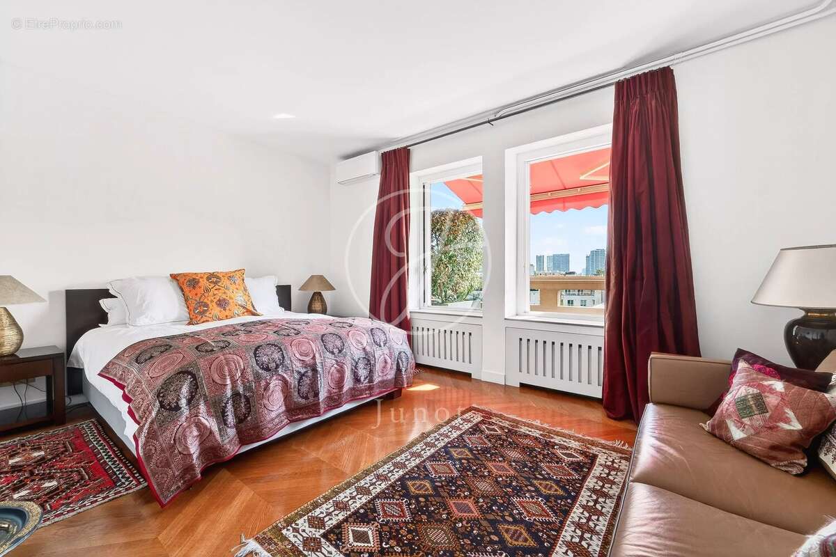 Appartement à PARIS-16E