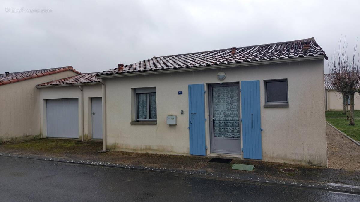 Maison à CHEF-BOUTONNE