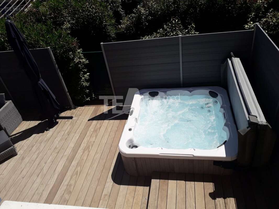 Appartement à VIC-LA-GARDIOLE